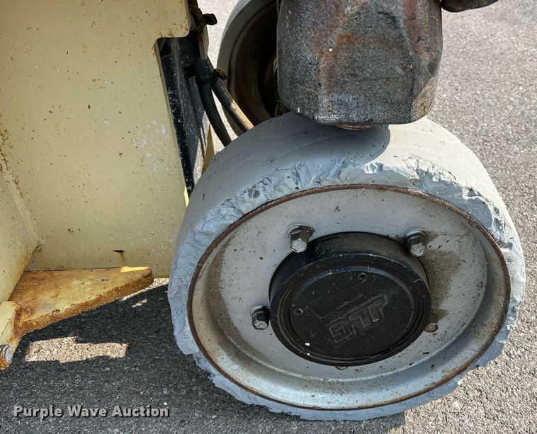 image for item II9197 2005 JLG 2630ES  scissor lift