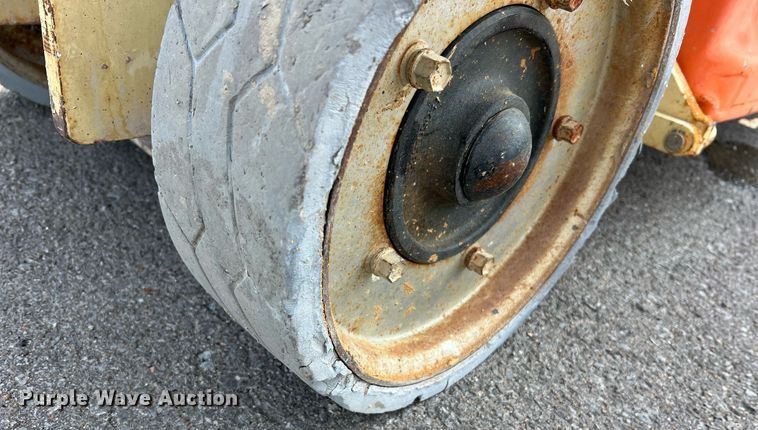 image for item II9197 2005 JLG 2630ES  scissor lift