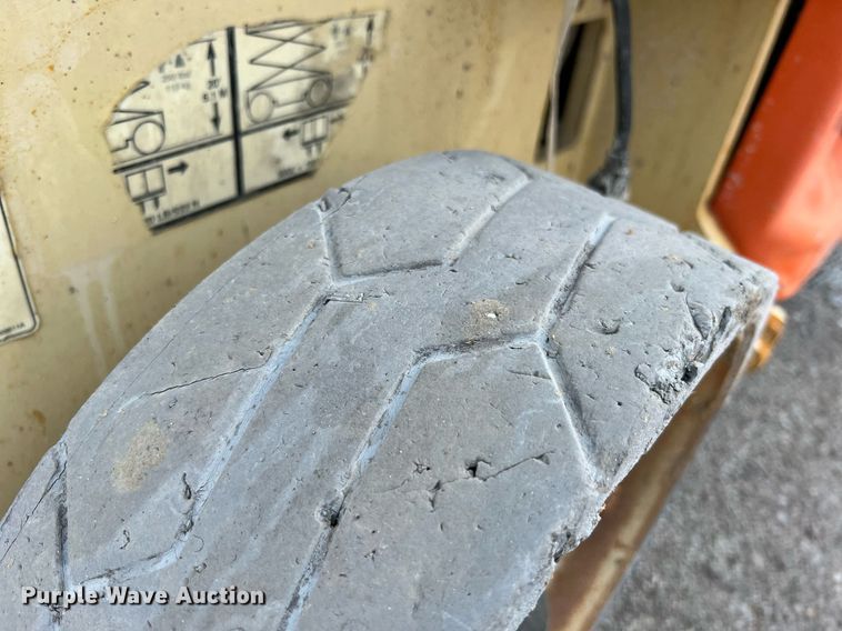 image for item II9197 2005 JLG 2630ES  scissor lift