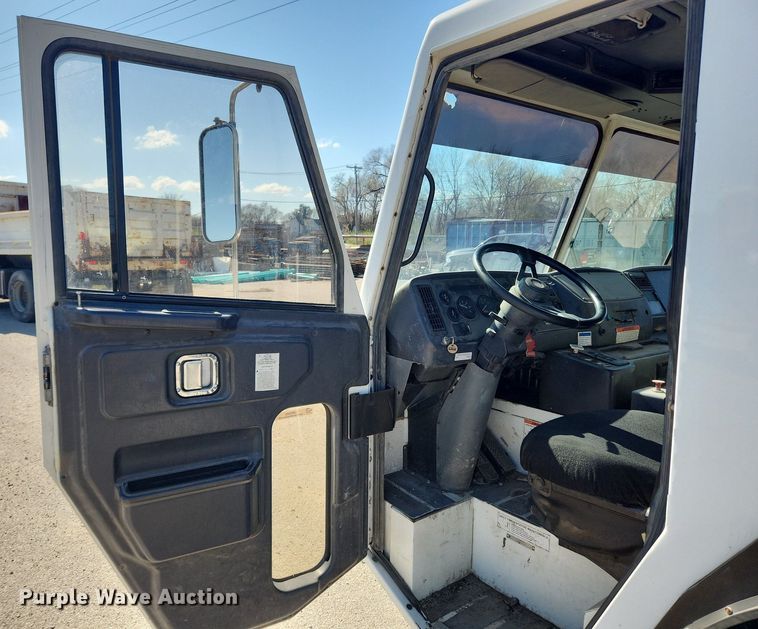 image for item JB9565 2007 Crane Carrier Low Entry  dump truck