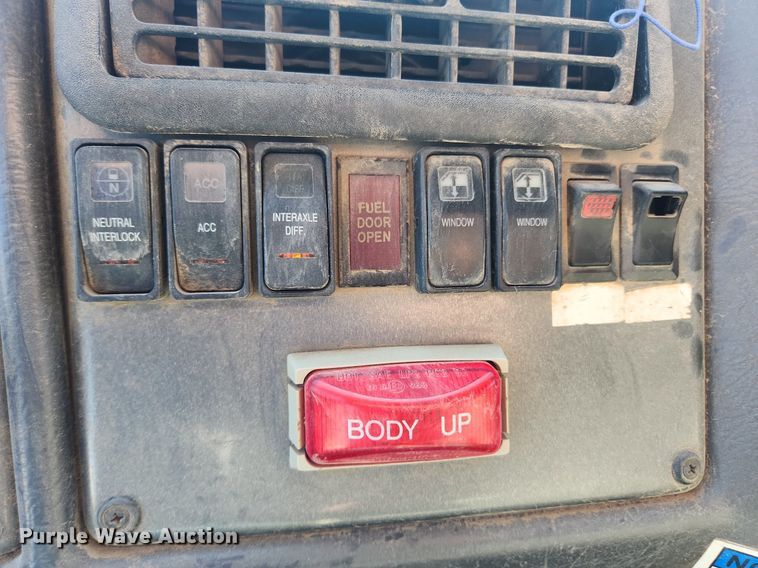 image for item JB9565 2007 Crane Carrier Low Entry  dump truck