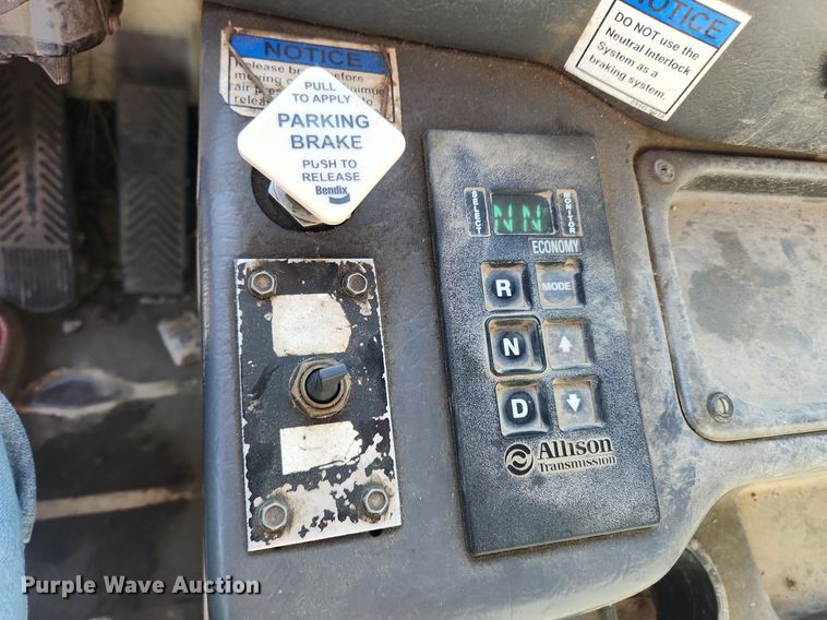 image for item JB9565 2007 Crane Carrier Low Entry  dump truck