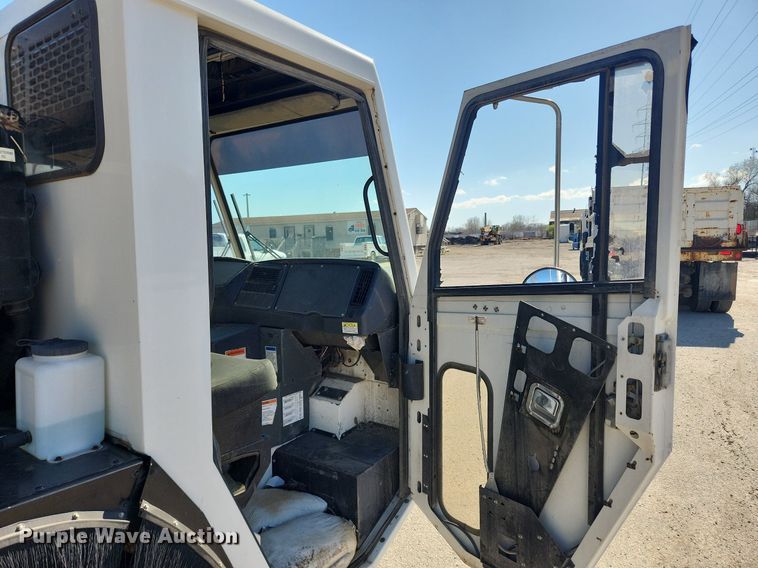 image for item JB9565 2007 Crane Carrier Low Entry  dump truck