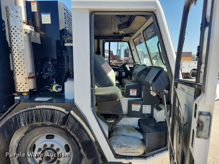 image for item JB9565 2007 Crane Carrier Low Entry  dump truck