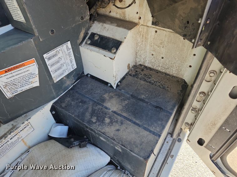 image for item JB9565 2007 Crane Carrier Low Entry  dump truck