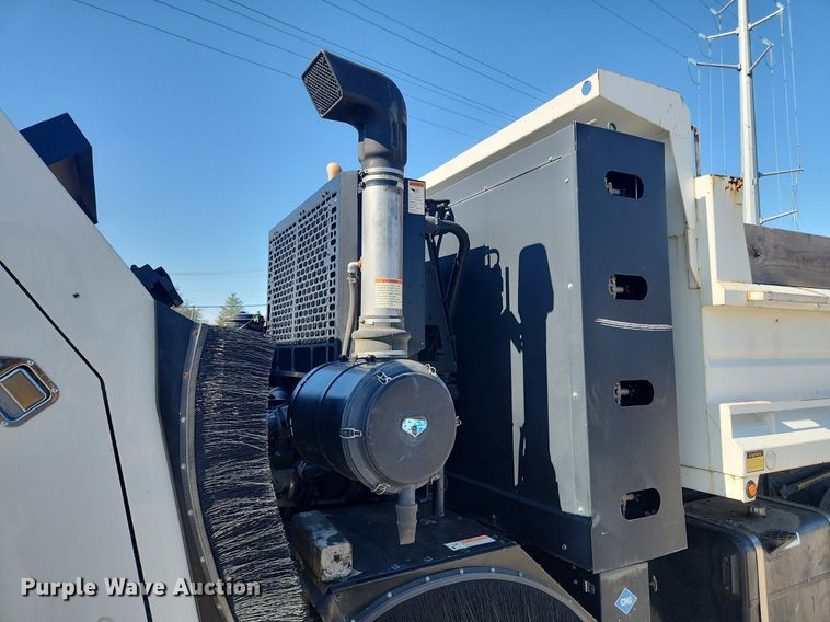 image for item JB9565 2007 Crane Carrier Low Entry  dump truck