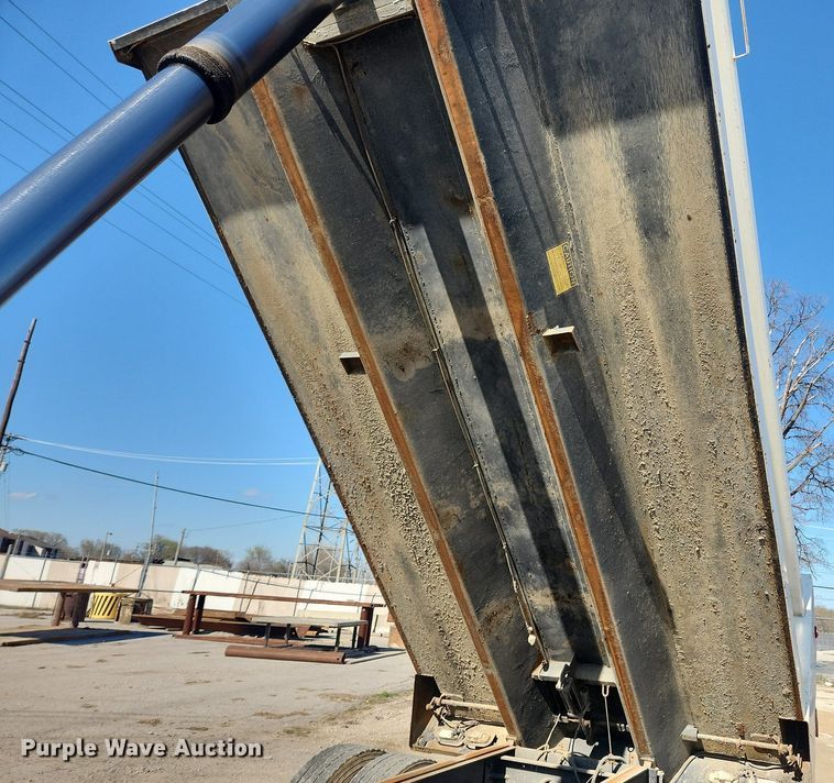 image for item JB9565 2007 Crane Carrier Low Entry  dump truck