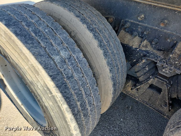 image for item JB9565 2007 Crane Carrier Low Entry  dump truck