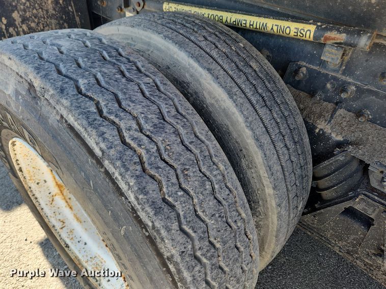 image for item JB9565 2007 Crane Carrier Low Entry  dump truck