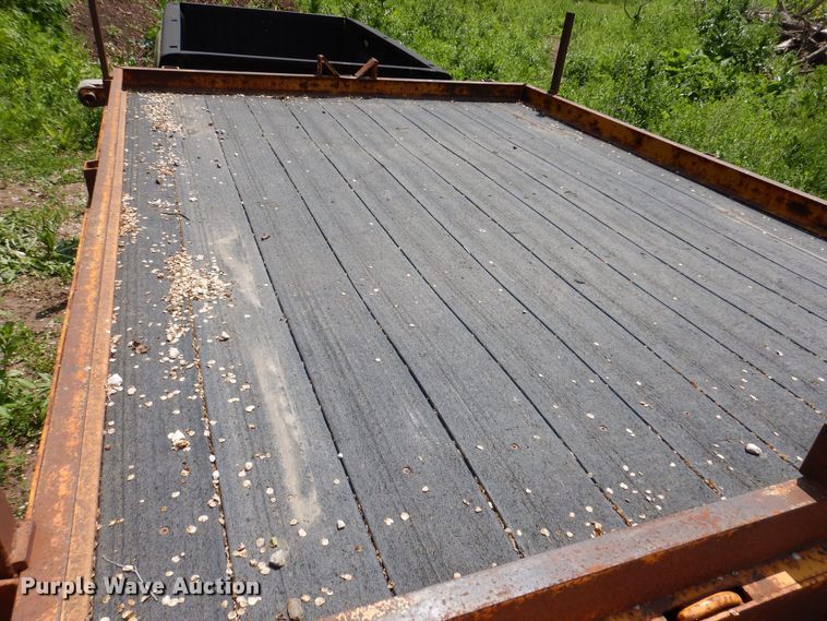 image for item JO9154 2004 Lane  pole trailer