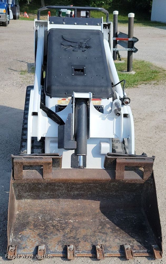 image for item JO9170 2018 Bobcat MT85  compact utility loader