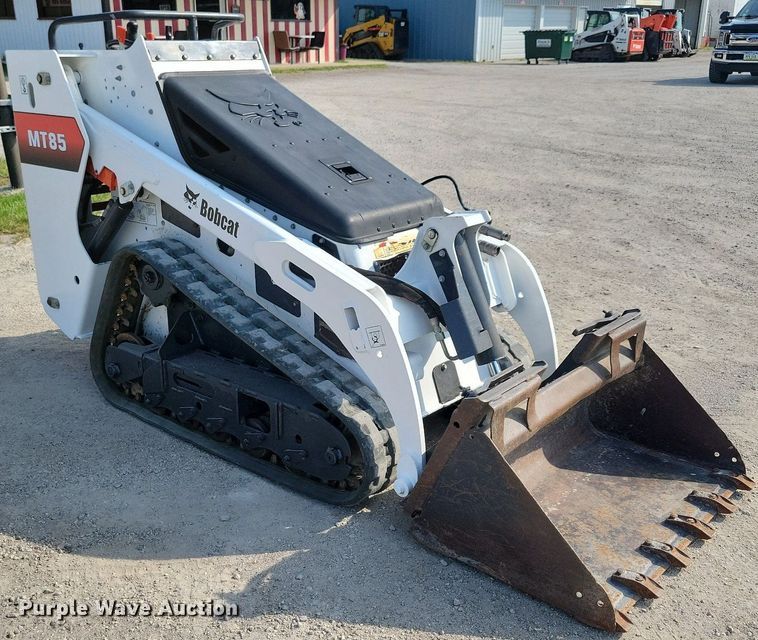 image for item JO9170 2018 Bobcat MT85  compact utility loader