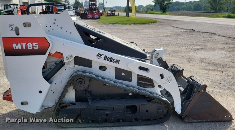 image for item JO9170 2018 Bobcat MT85  compact utility loader