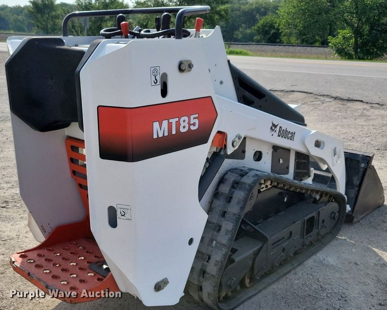 image for item JO9170 2018 Bobcat MT85  compact utility loader
