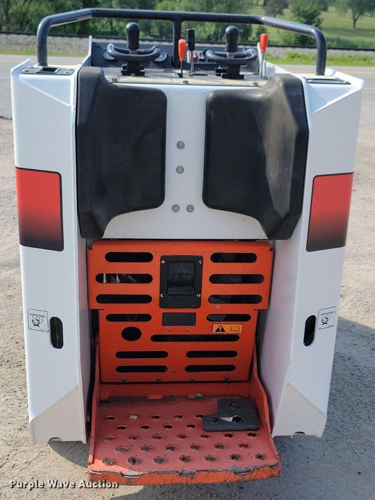 image for item JO9170 2018 Bobcat MT85  compact utility loader