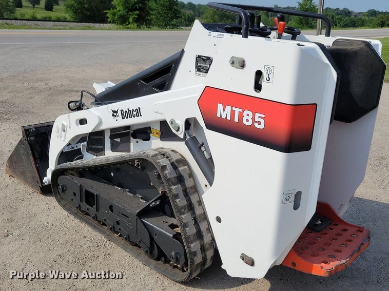 image for item JO9170 2018 Bobcat MT85  compact utility loader
