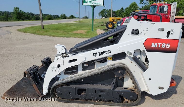 image for item JO9170 2018 Bobcat MT85  compact utility loader