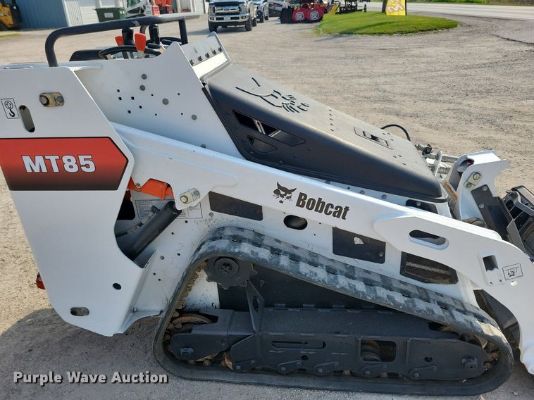 image for item JO9170 2018 Bobcat MT85  compact utility loader