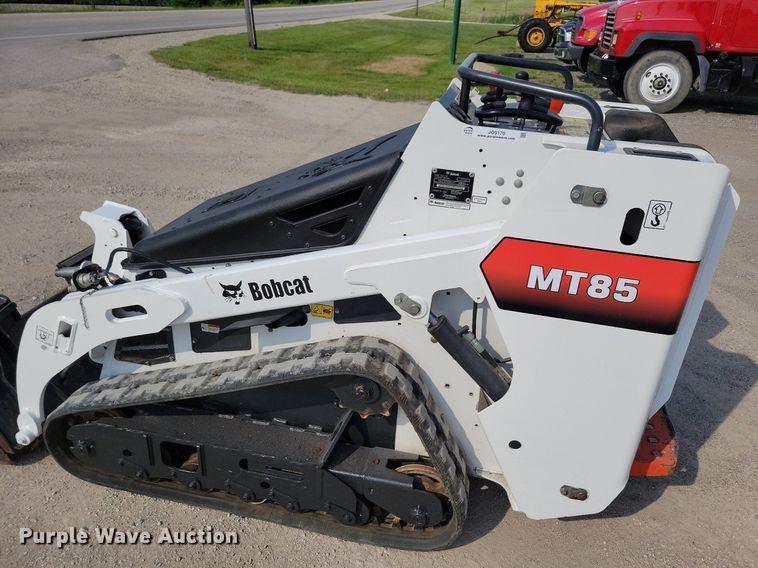 image for item JO9170 2018 Bobcat MT85  compact utility loader