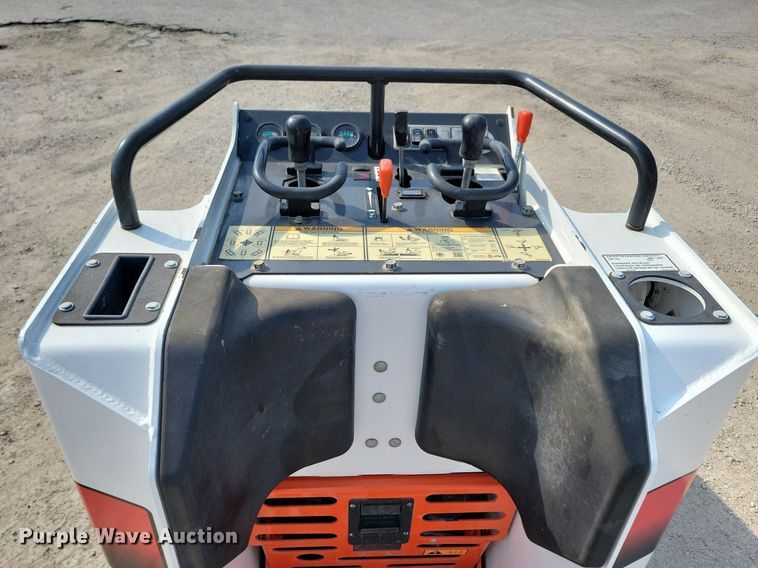 image for item JO9170 2018 Bobcat MT85  compact utility loader