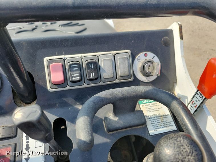 image for item JO9170 2018 Bobcat MT85  compact utility loader