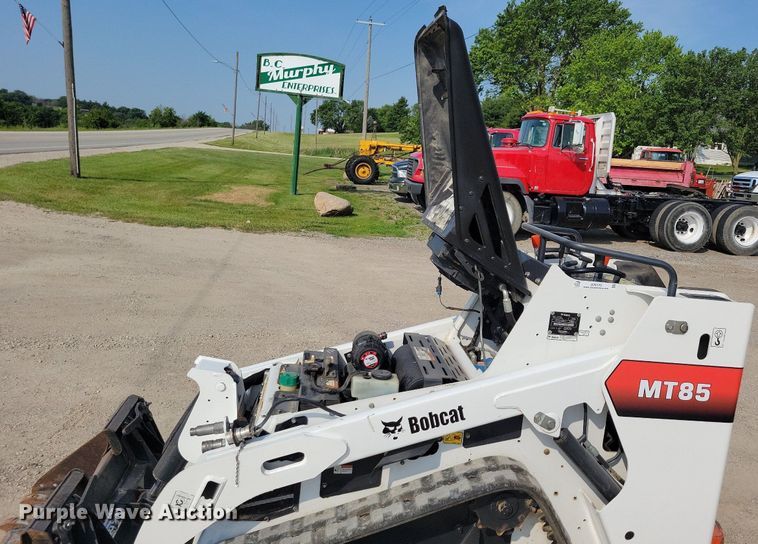 image for item JO9170 2018 Bobcat MT85  compact utility loader