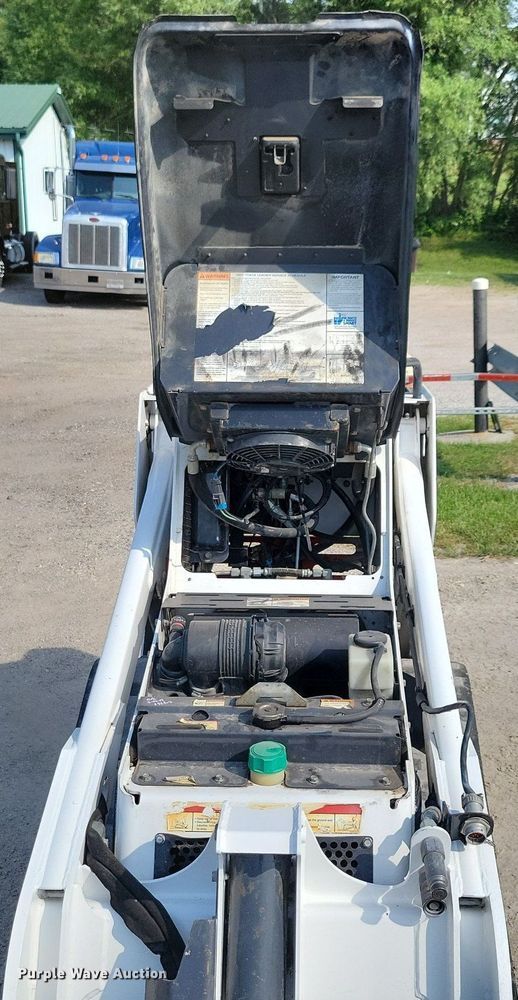 image for item JO9170 2018 Bobcat MT85  compact utility loader