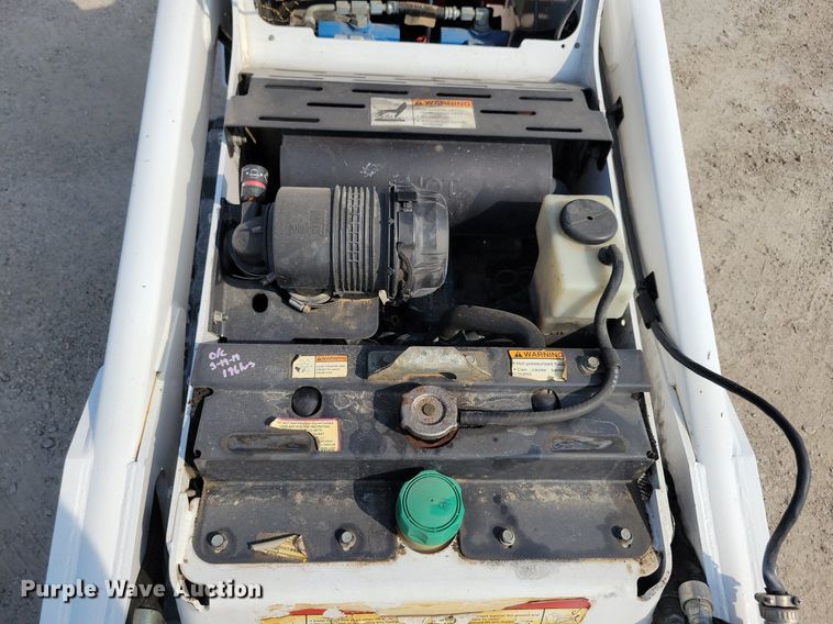 image for item JO9170 2018 Bobcat MT85  compact utility loader