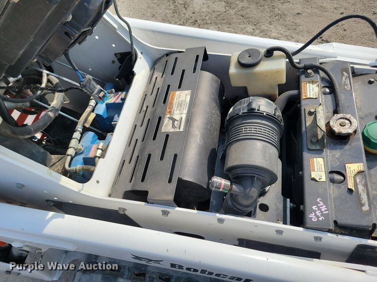 image for item JO9170 2018 Bobcat MT85  compact utility loader