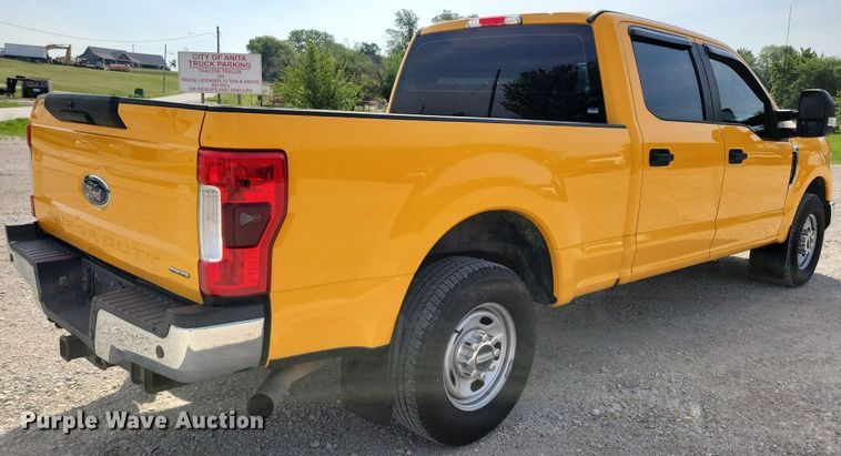 image for item JO9171 2017 Ford F250 Super Duty XL  Crew Cab pickup truck