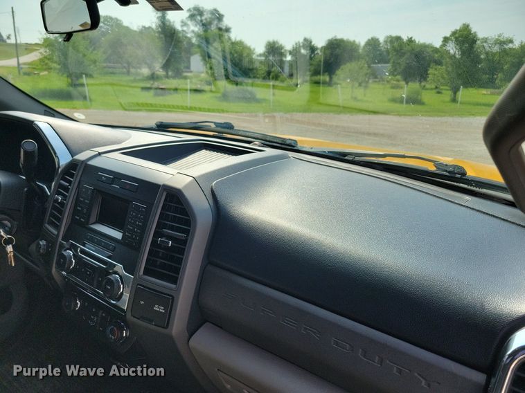 image for item JO9171 2017 Ford F250 Super Duty XL  Crew Cab pickup truck