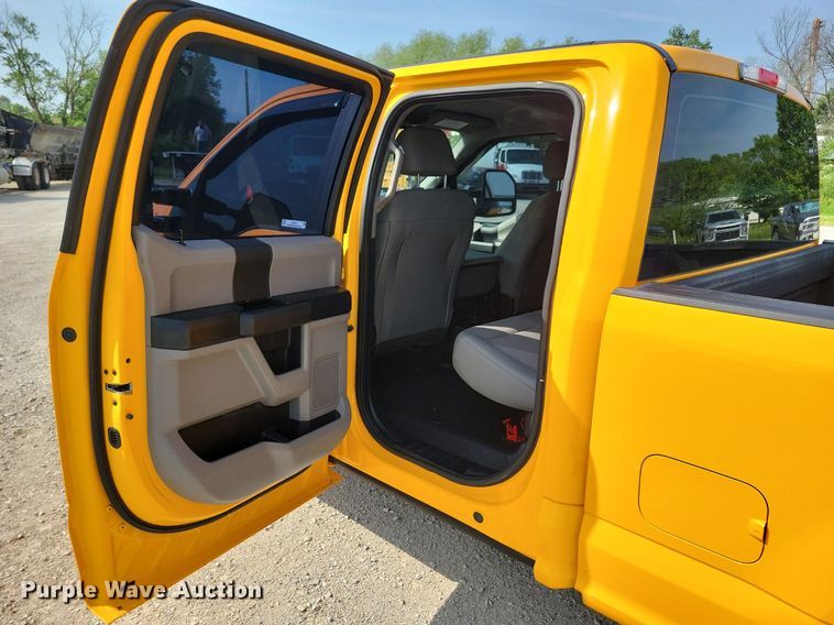 image for item JO9171 2017 Ford F250 Super Duty XL  Crew Cab pickup truck