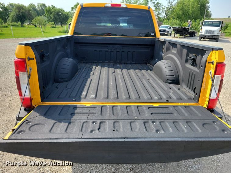 image for item JO9171 2017 Ford F250 Super Duty XL  Crew Cab pickup truck
