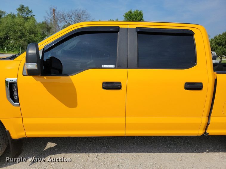 image for item JO9171 2017 Ford F250 Super Duty XL  Crew Cab pickup truck