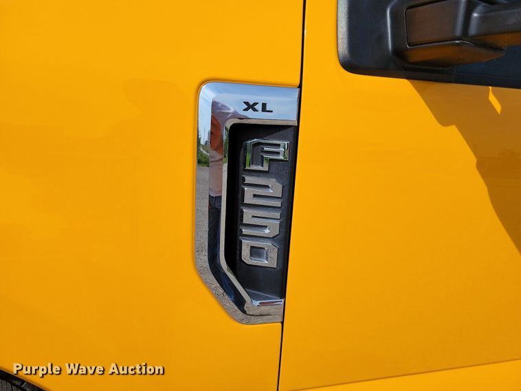 image for item JO9171 2017 Ford F250 Super Duty XL  Crew Cab pickup truck