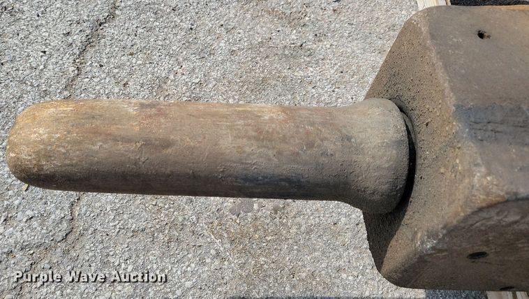 image for item JO9172 1992 Krupp HM600D  breaker