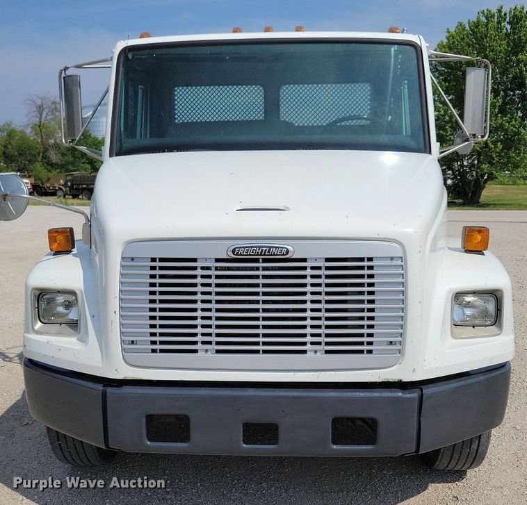 image for item JO9173 1997 Freightliner FL70  flatbed truck