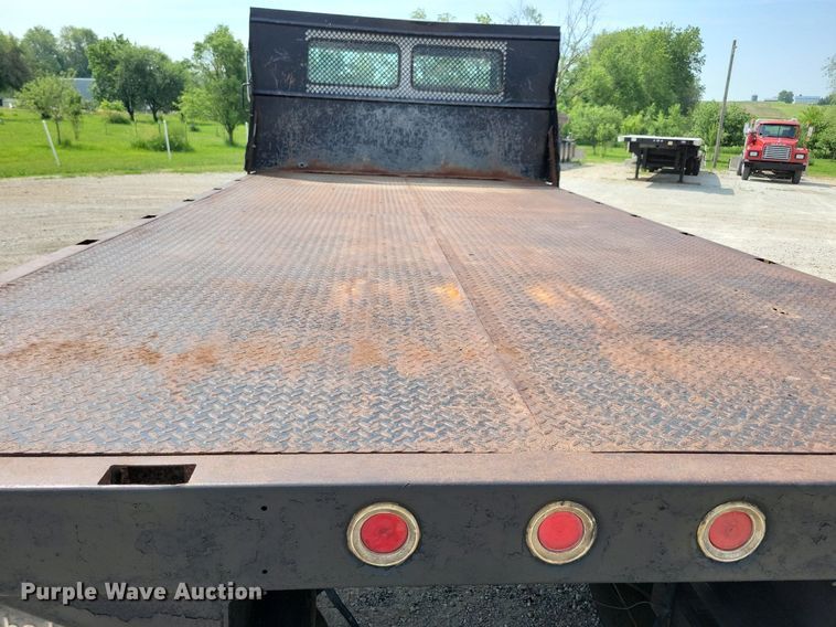 image for item JO9173 1997 Freightliner FL70  flatbed truck