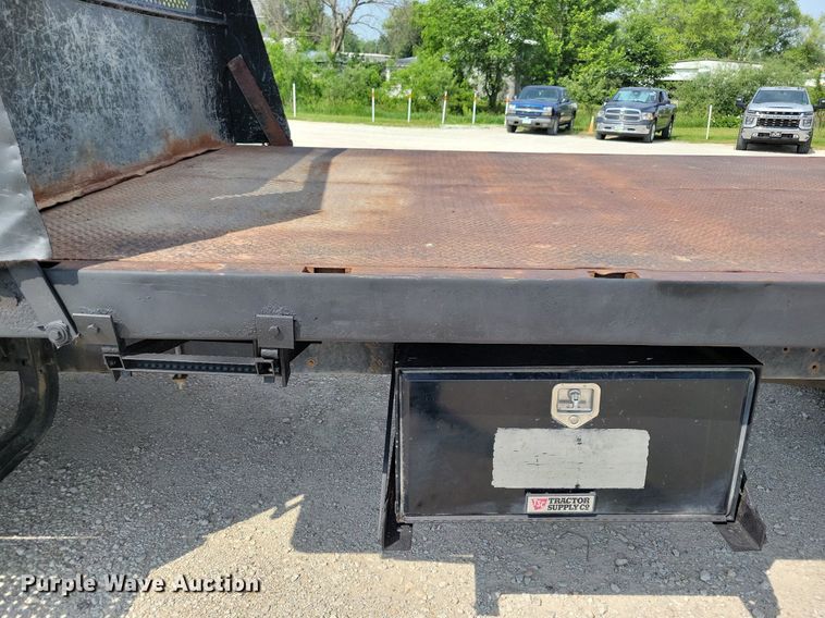 image for item JO9173 1997 Freightliner FL70  flatbed truck