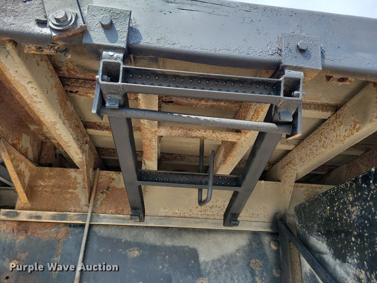 image for item JO9173 1997 Freightliner FL70  flatbed truck