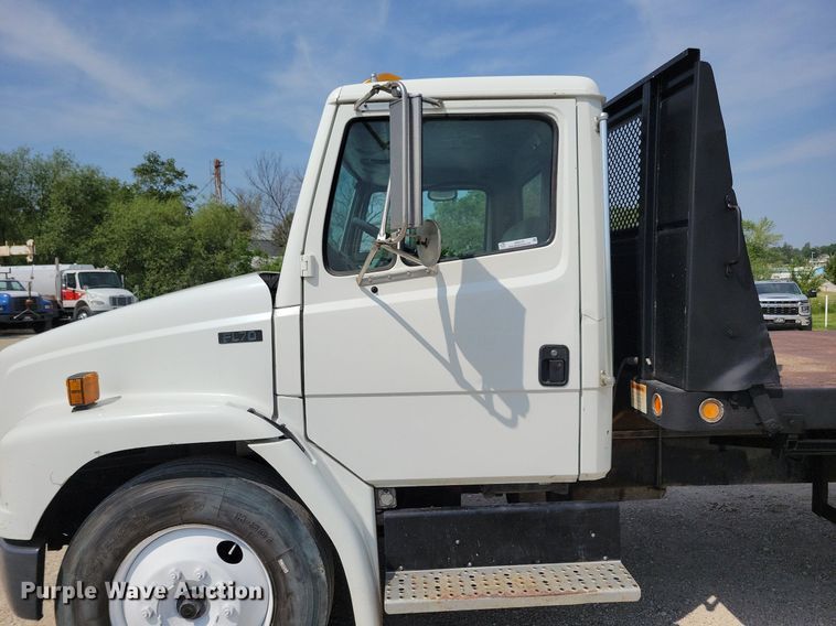 image for item JO9173 1997 Freightliner FL70  flatbed truck