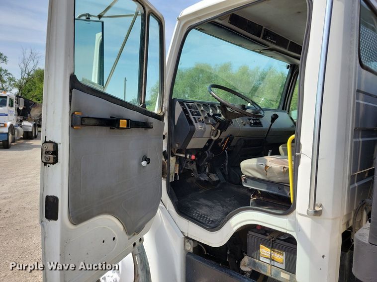 image for item JO9173 1997 Freightliner FL70  flatbed truck