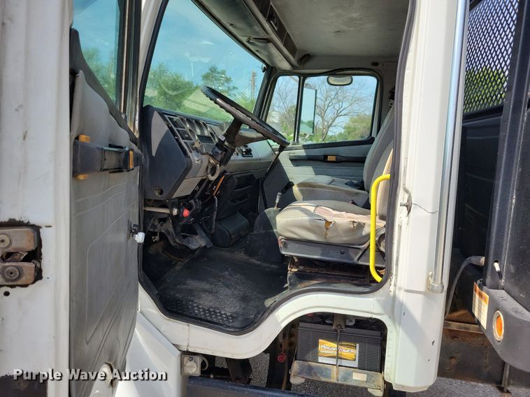 image for item JO9173 1997 Freightliner FL70  flatbed truck