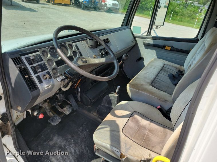 image for item JO9173 1997 Freightliner FL70  flatbed truck