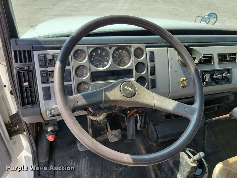 image for item JO9173 1997 Freightliner FL70  flatbed truck