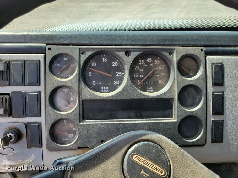 image for item JO9173 1997 Freightliner FL70  flatbed truck