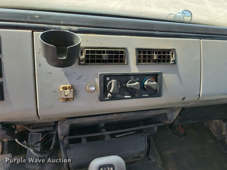 image for item JO9173 1997 Freightliner FL70  flatbed truck