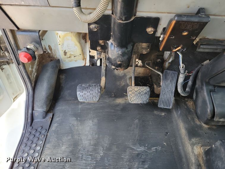 image for item JO9173 1997 Freightliner FL70  flatbed truck