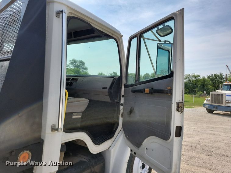 image for item JO9173 1997 Freightliner FL70  flatbed truck