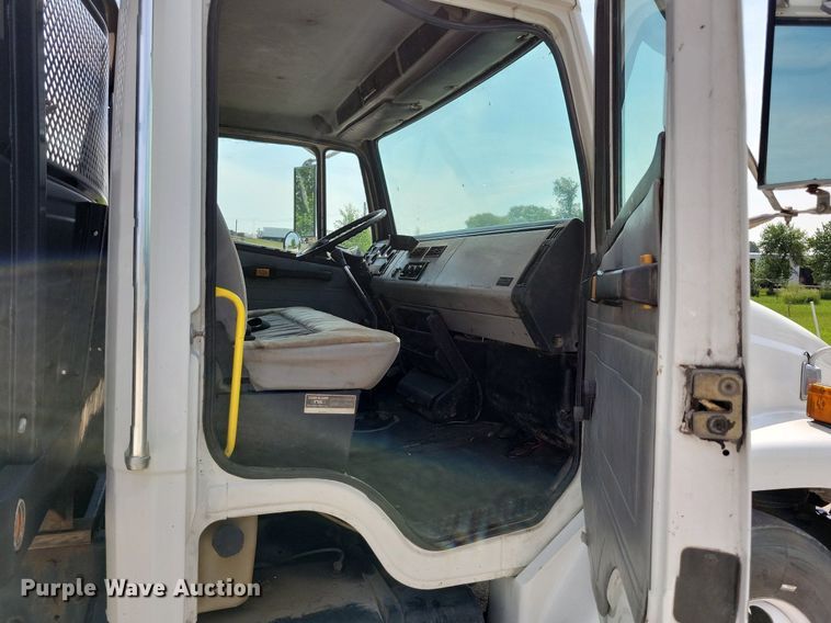 image for item JO9173 1997 Freightliner FL70  flatbed truck
